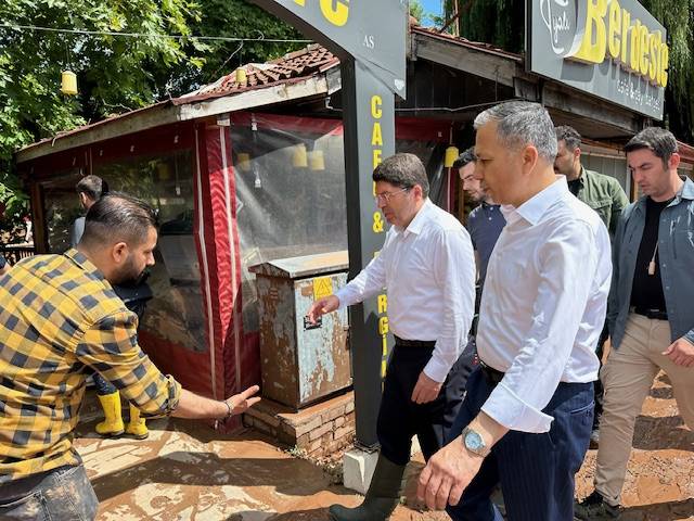 Bartın’daki sel felaketi havadan görüntülendi. Yardıma Mehmetçik koştu 10